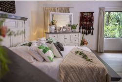 4690 STONE Model: IFD4690BEDROOM Collection