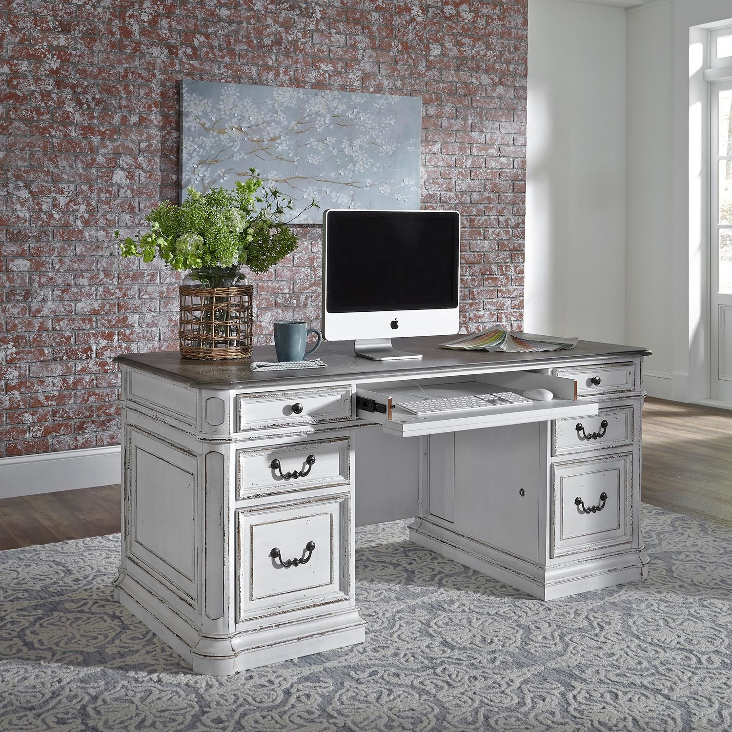 Magnolia Manor Desk